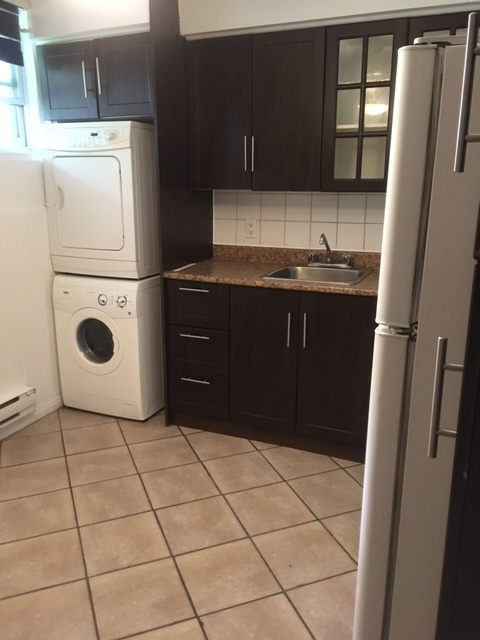 Lasalle: Beau 3 1/2 semi sous-sol,  4 électros,Juillet - Photo 3