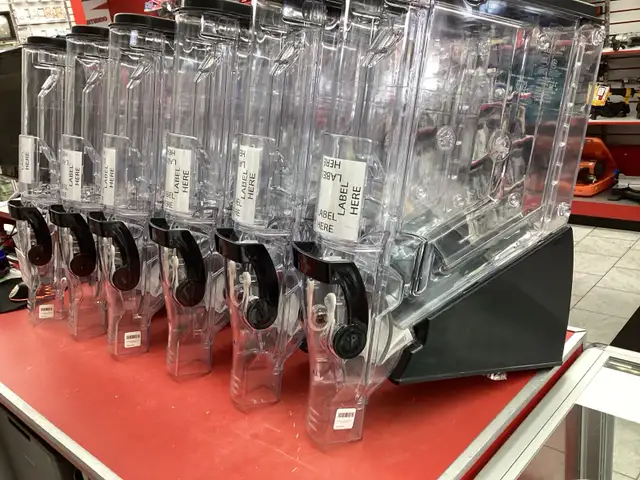 distributeur de nourriture sèche a 60$ chaques - Photo 2