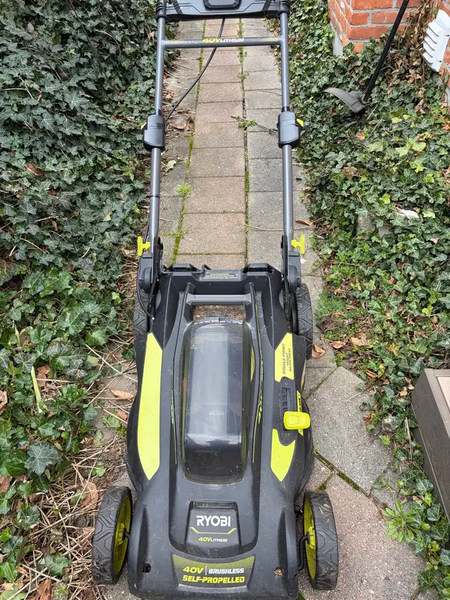 Ryobi lawnmower and weed whacker - Photo 3