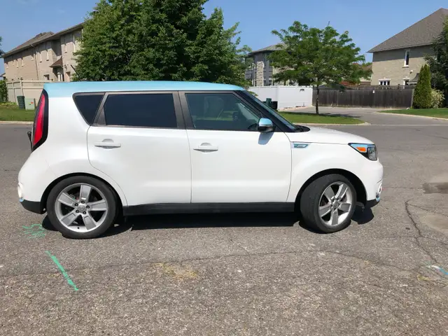 2016 Kia Soul EV / We Finance - Photo 2