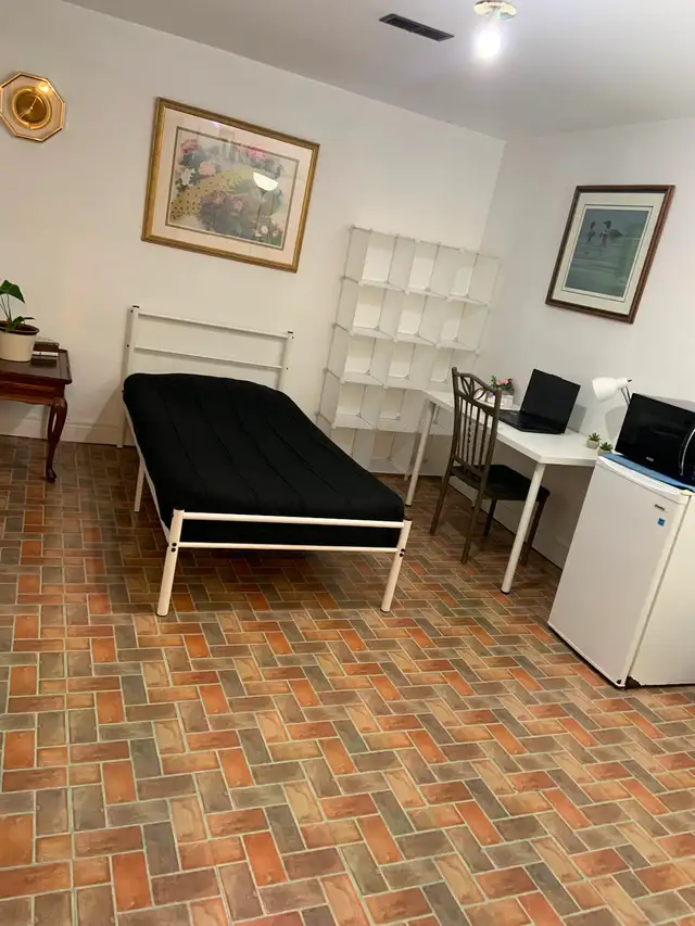 Huge Room for rent - available now - Photo 2