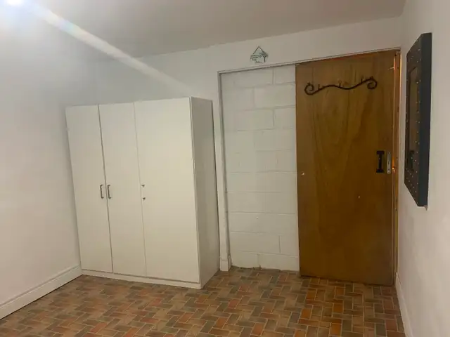 Huge Room for rent - available now - Photo 5