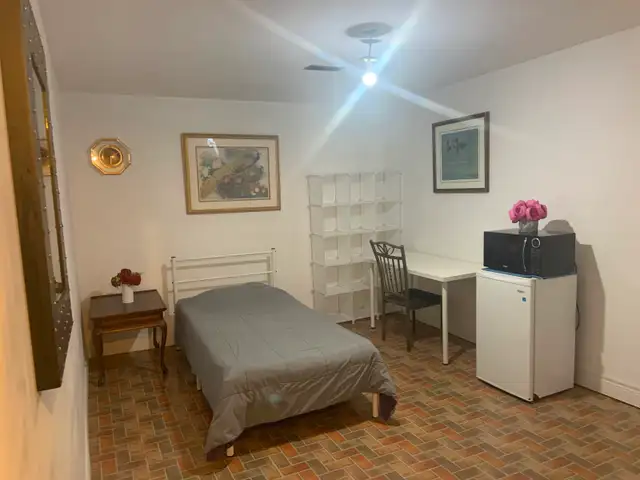 Huge Room for rent - available now - Photo 9