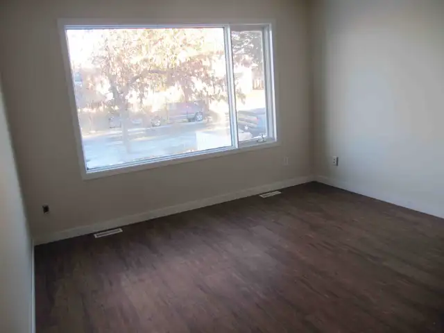 3 BEDROOM PLUS DEN FOR RENT - Photo 4