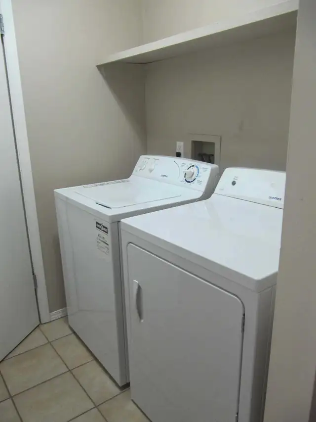 3 BEDROOM PLUS DEN FOR RENT - Photo 17