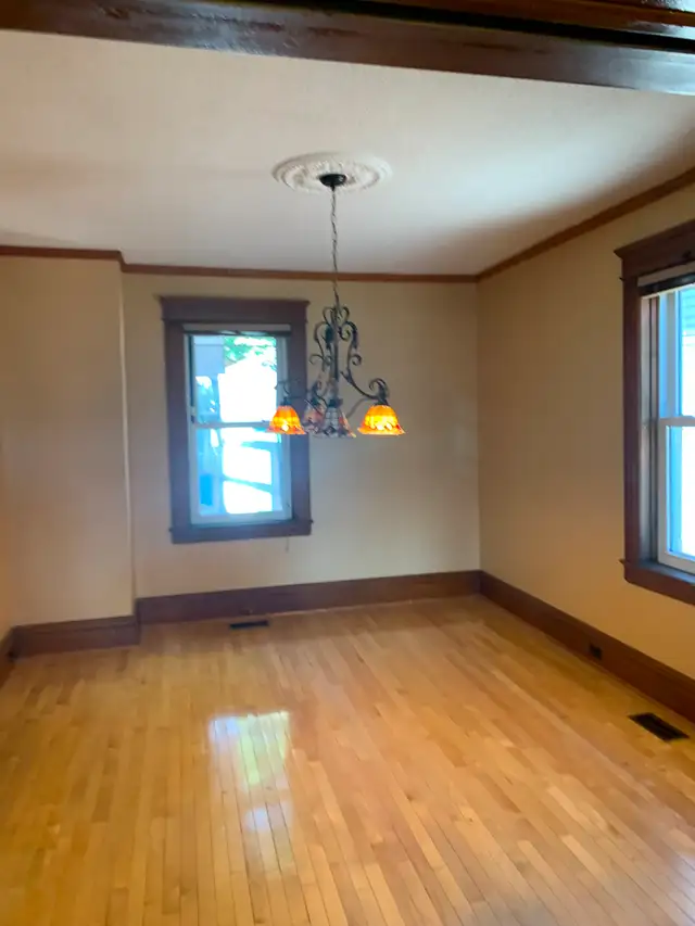 Great Downtown Location - 3-Bedroom Whole House For Rent - Photo 3