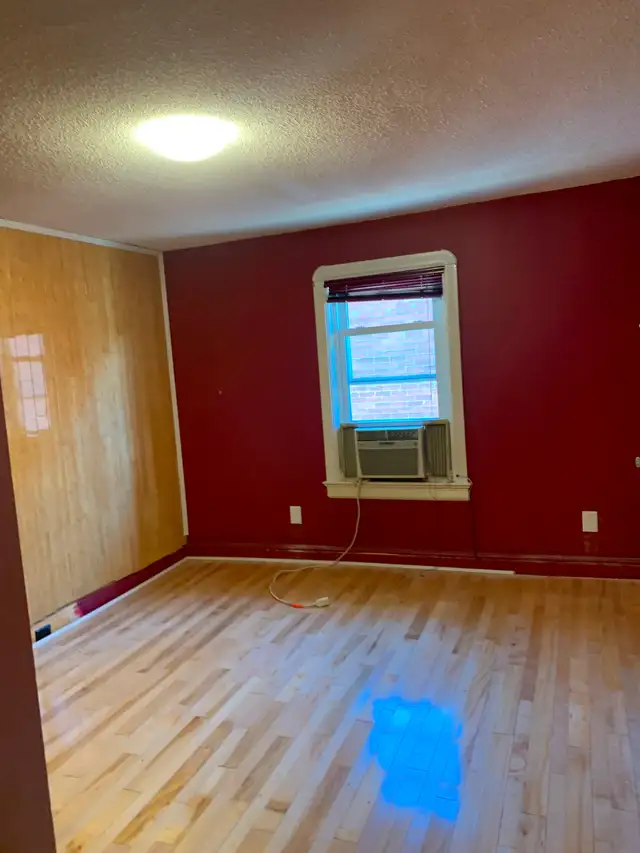 Great Downtown Location - 3-Bedroom Whole House For Rent - Photo 4