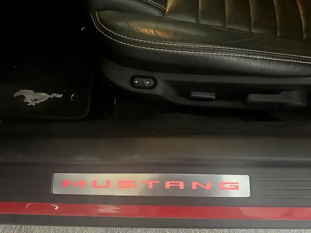2010 Mustang convertible c/w Pony Package - Photo 8