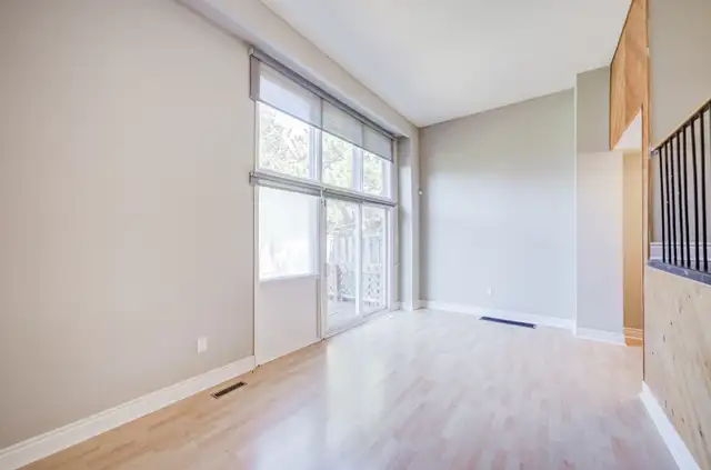 Beautiful 3-Bedroom Condo Townhouse for Sale – Prime Toronto - Photo 7