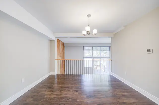 Beautiful 3-Bedroom Condo Townhouse for Sale – Prime Toronto - Photo 11