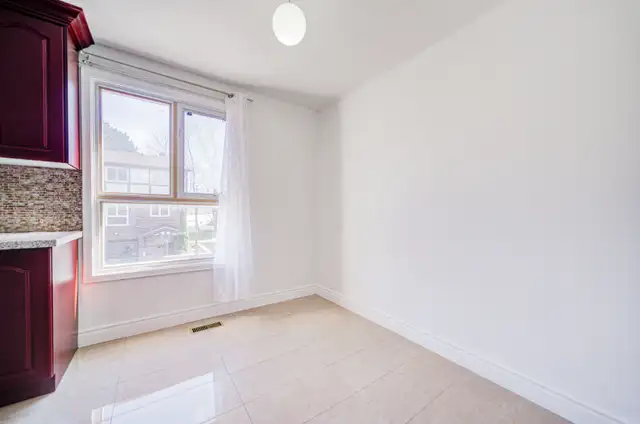 Beautiful 3-Bedroom Condo Townhouse for Sale – Prime Toronto - Photo 18