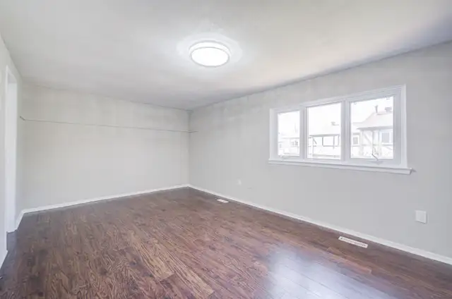 Beautiful 3-Bedroom Condo Townhouse for Sale – Prime Toronto - Photo 27