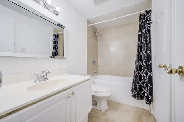 Beautiful 3-Bedroom Condo Townhouse for Sale – Prime Toronto - Photo 29