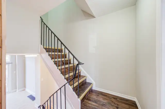 Beautiful 3-Bedroom Condo Townhouse for Sale – Prime Toronto - Photo 30
