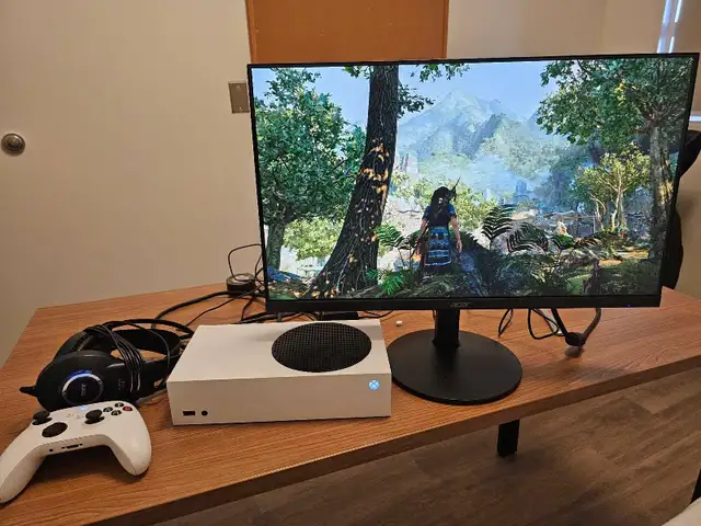 XBOX ONE SERIES S W/ MONITOR
