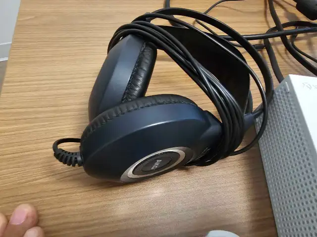 XBOX ONE SERIES S W/ MONITOR - Photo 4