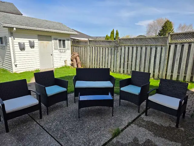 Patio furniture - Photo 2