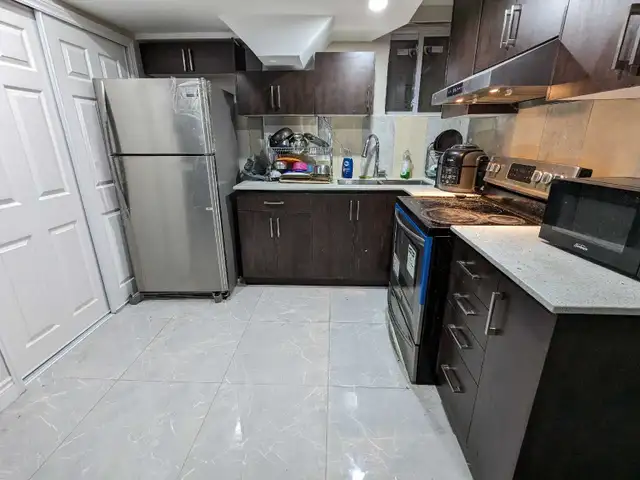 Daily Weekly Rental Apartment Brampton - Photo 7
