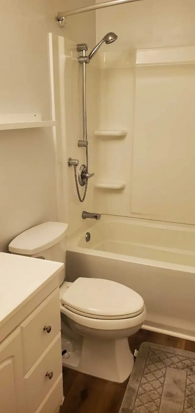 Private Furnished Queen bedroom for Rent. - Photo 9