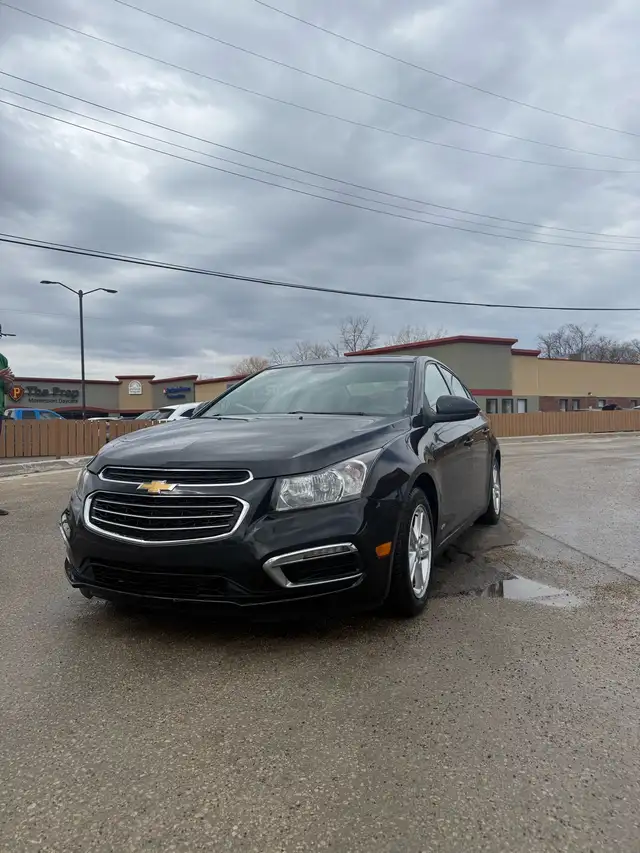2015 Chevy Cruze LT - Photo 2