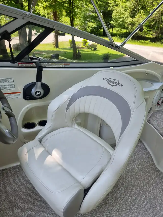 STINGRAY CR215  2011 - Photo 3