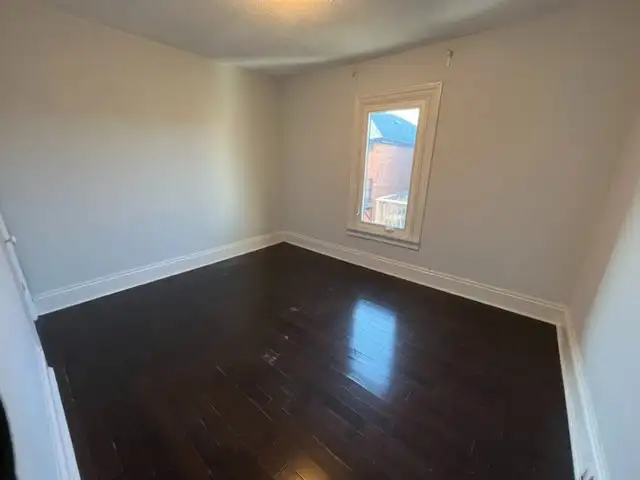 1 Room Available close to McMaster University & Mohawk College - Photo 5