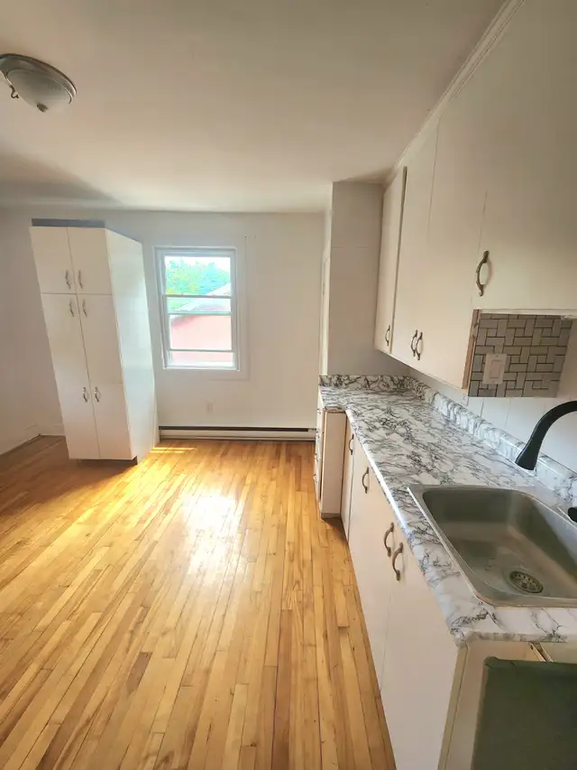 4 1/2 Duplex 2e étage électroménagers - Photo 9