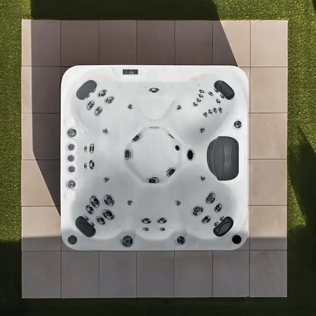 3 PUMP BENCH HOT TUB - Photo 5