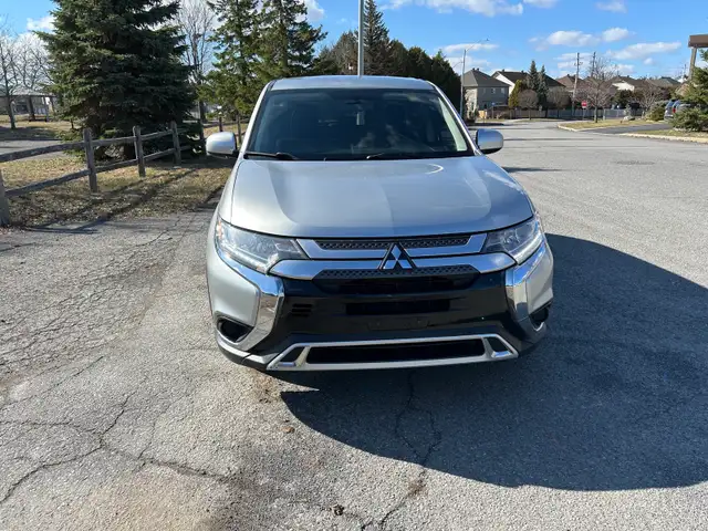 2019 Mitsubishi Outlander/ We Finance - Photo 2