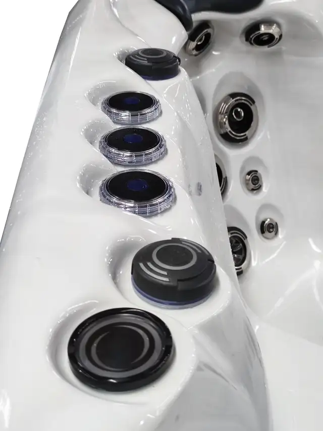 VEGA HOT TUB FOR SALE - Photo 2