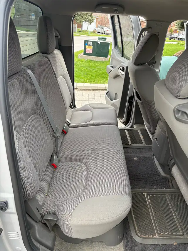 2012 Nissan frontier 4 x 4 - Photo 9
