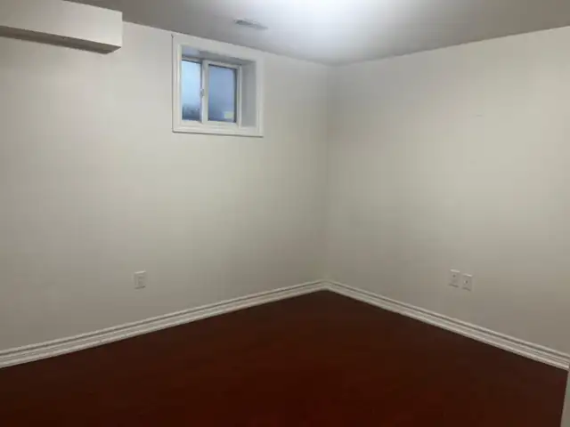 one room in 2 bedrooms basement - Photo 2