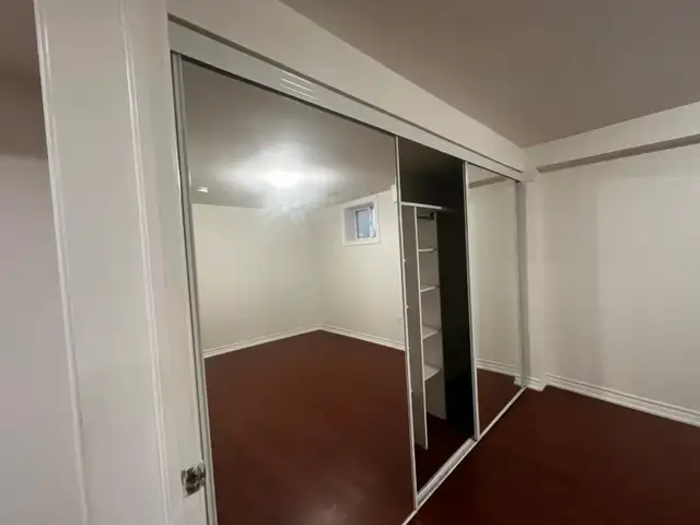 one room in 2 bedrooms basement - Photo 3
