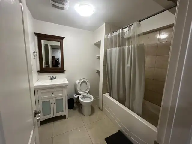 one room in 2 bedrooms basement - Photo 7