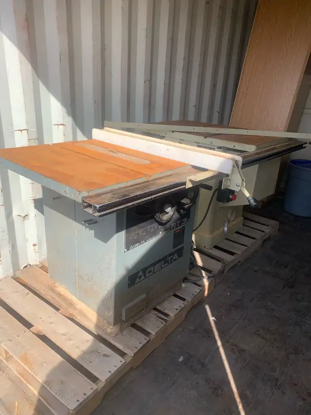 Delta RT 31-10 Table Saw - Photo 2