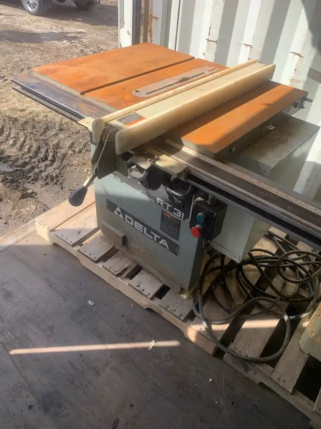 Delta RT 31-10 Table Saw - Photo 3