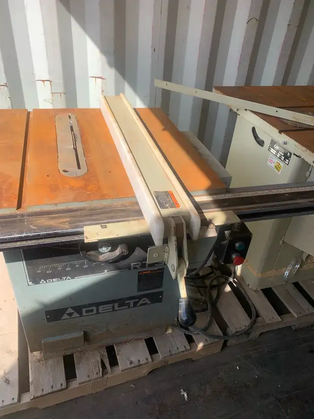 Delta RT 31-10 Table Saw - Photo 4