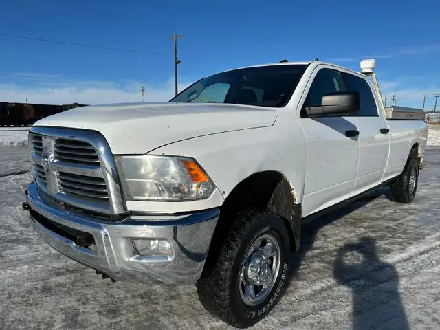2018 Ram 2500 SLT 6.4L HEMI 4WD Crew Cab - Photo 2