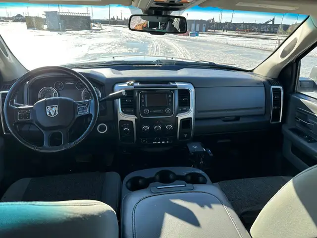 2018 Ram 2500 SLT 6.4L HEMI 4WD Crew Cab - Photo 9