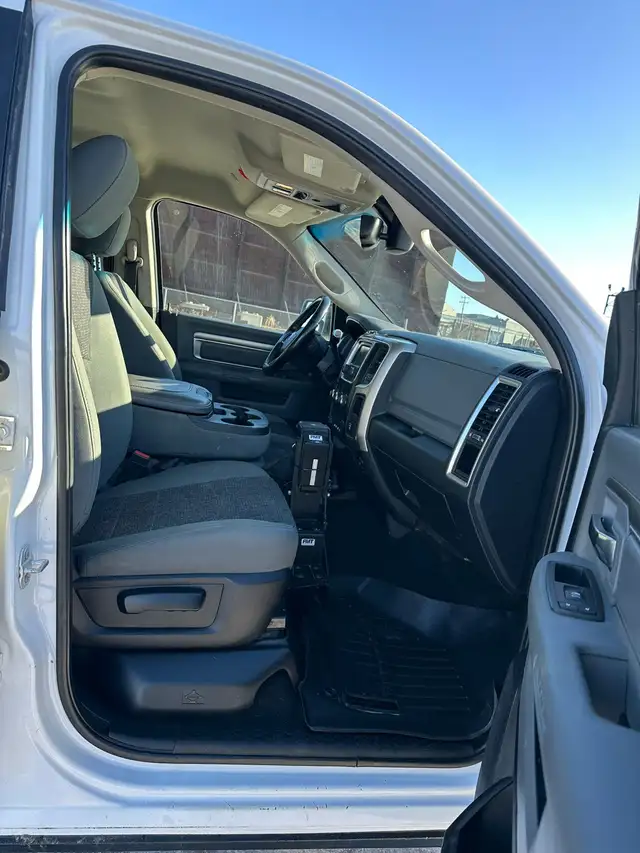 2018 Ram 2500 SLT 6.4L HEMI 4WD Crew Cab - Photo 10