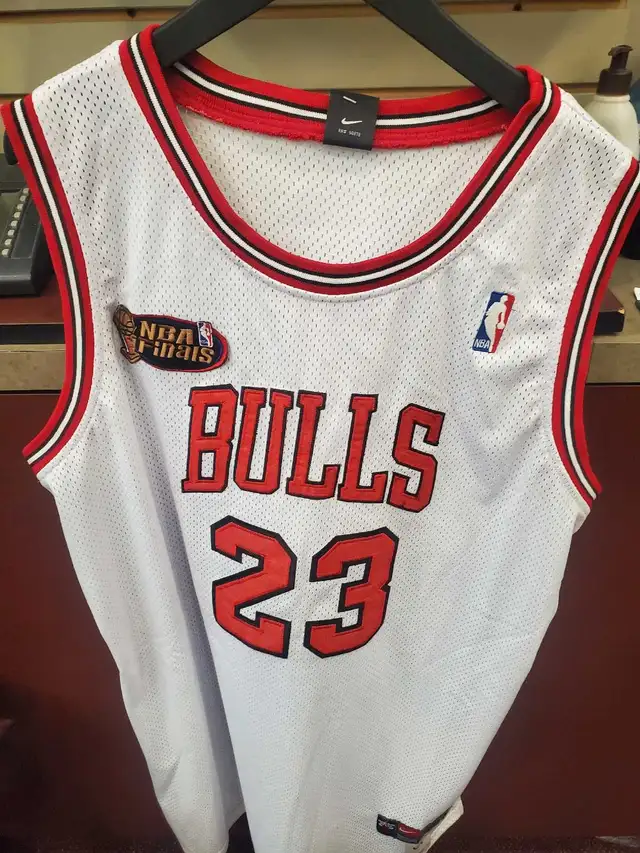Chicago Bulls Jordan 23 basket ball jersey