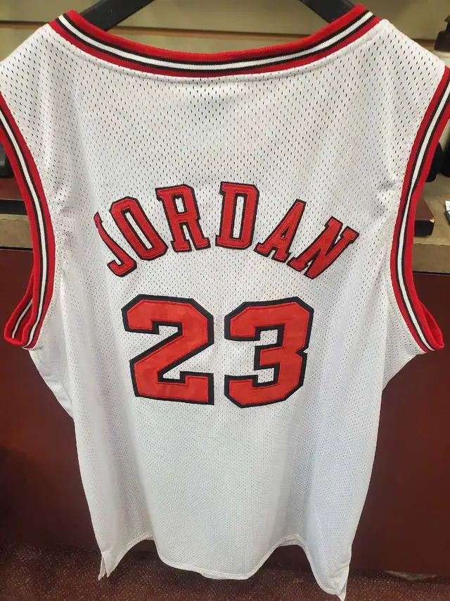 Chicago Bulls Jordan 23 basket ball jersey - Photo 2
