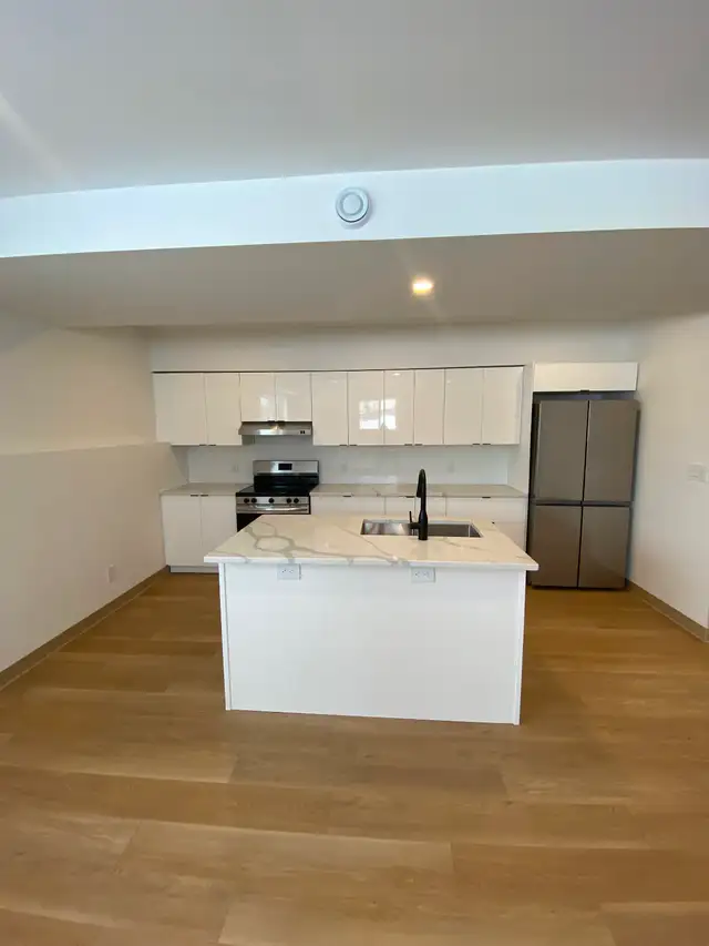 Lower level unit: 2 bed, 1 bath. $2150/month   utilities - Photo 2