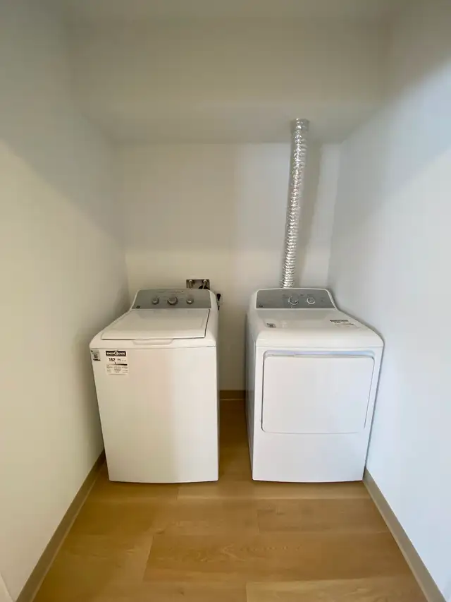 Lower level unit: 2 bed, 1 bath. $2150/month   utilities - Photo 6
