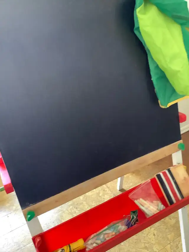 Melissa and Doug Easel