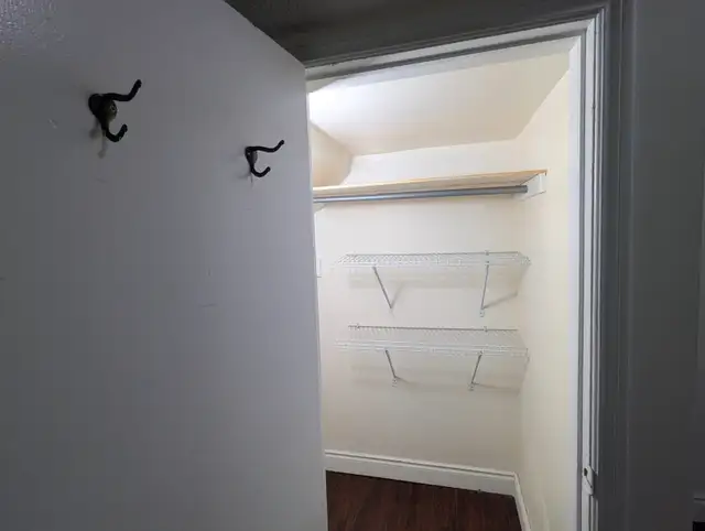 Toronto high park  one (1) bedroom  living ,bath&kichen for rent - Photo 2