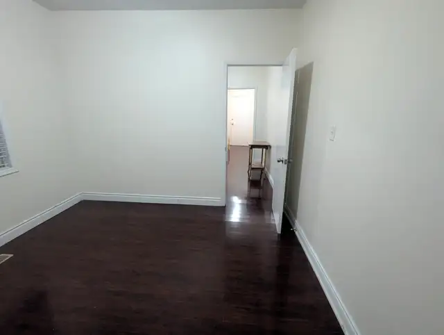 Toronto high park  one (1) bedroom  living ,bath&kichen for rent - Photo 3