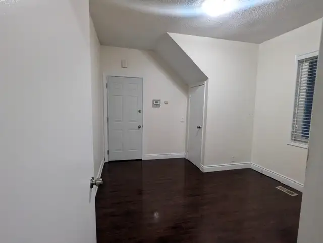 Toronto high park  one (1) bedroom  living ,bath&kichen for rent - Photo 5