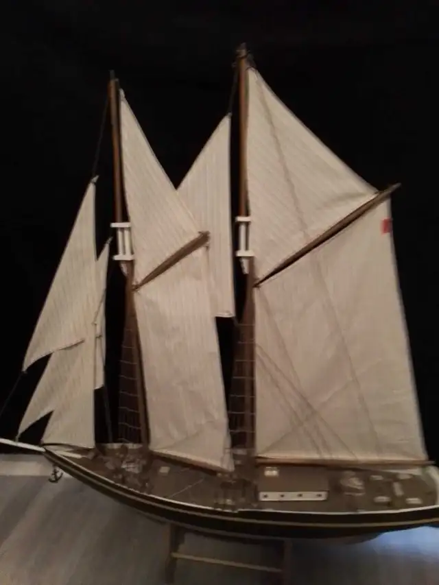 vintage 1960's collectible LUNENBURG SCHOONER WOODEN MODEL - Photo 3