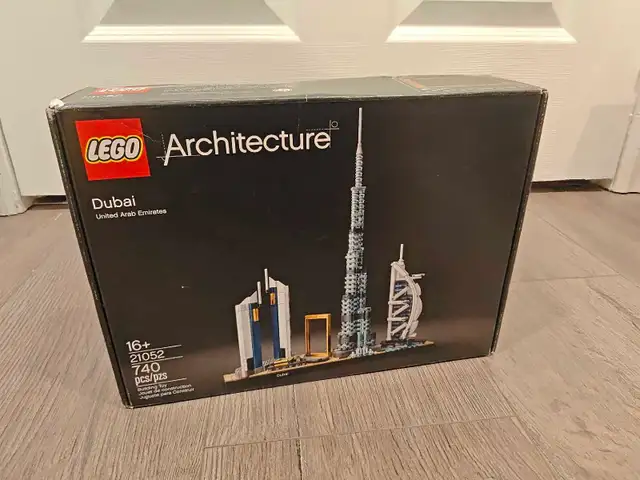 BNIB LEGO Architecture 21052 Dubai